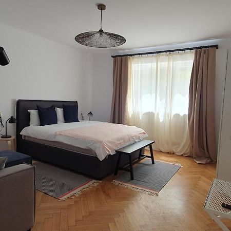 The Pines Serviced Apartments Брашов Екстериор снимка