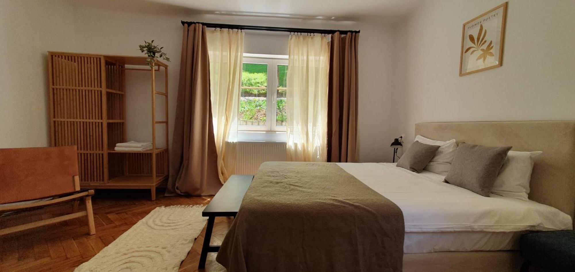 The Pines Serviced Apartments Брашов Екстериор снимка